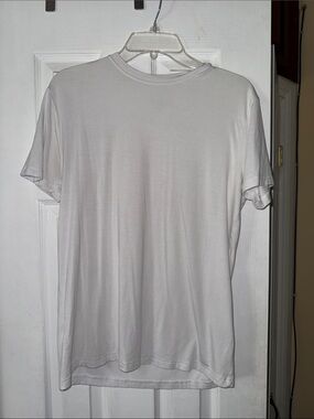 ESNTLS Crew Neck White Shirt